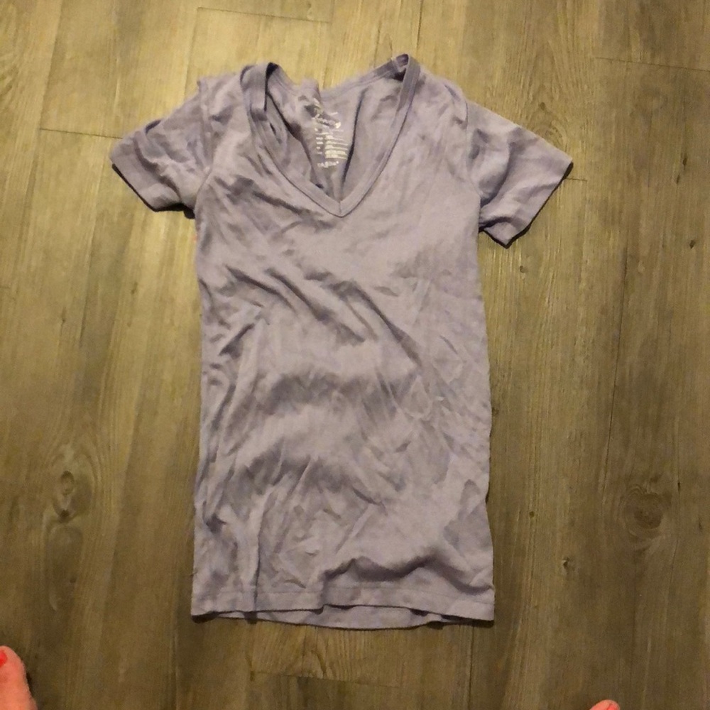 GAP lilac t-shirt. Size medium. NWOT
